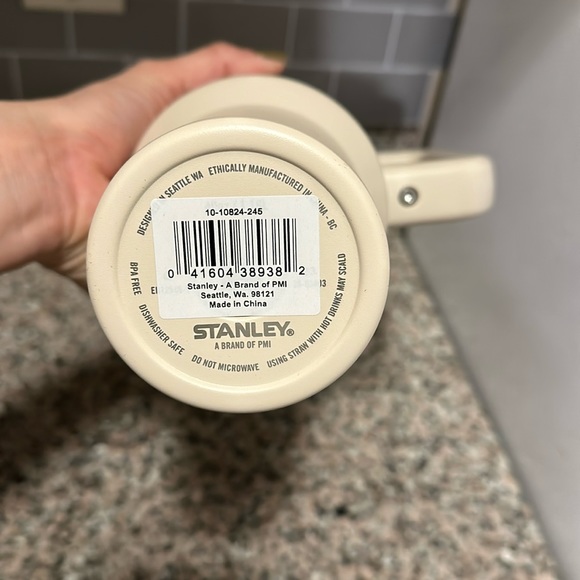 Stanley Hearth & Hand with Magnolia Flowstate 40oz Quencher Best Beige - Picture 4 of 4